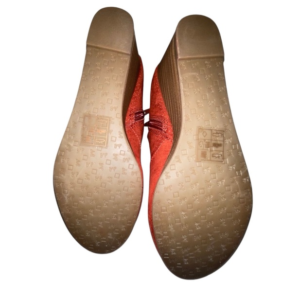 DV8 Bates Faux Suade, Perforated side zip Wedge fall Bootie,Orange Red,Size 7EUC - Picture 6 of 6